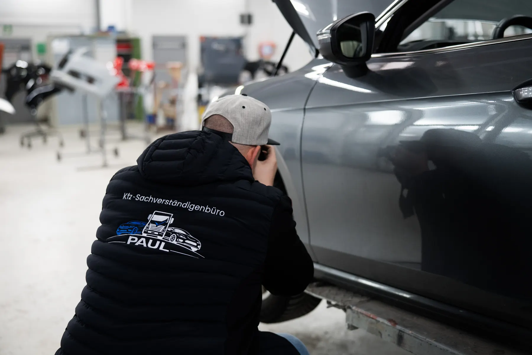 Begutachtung an der Fahrzeugseite
